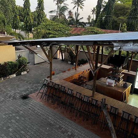 K27 Premier Backpackers Vandrarhem Dar es Salaam Exteriör bild