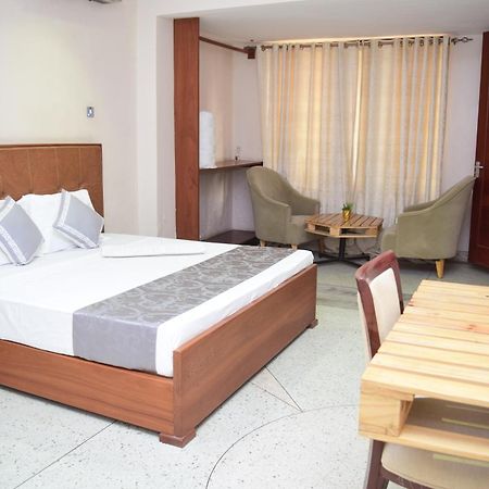 K27 Premier Backpackers Vandrarhem Dar es Salaam Exteriör bild