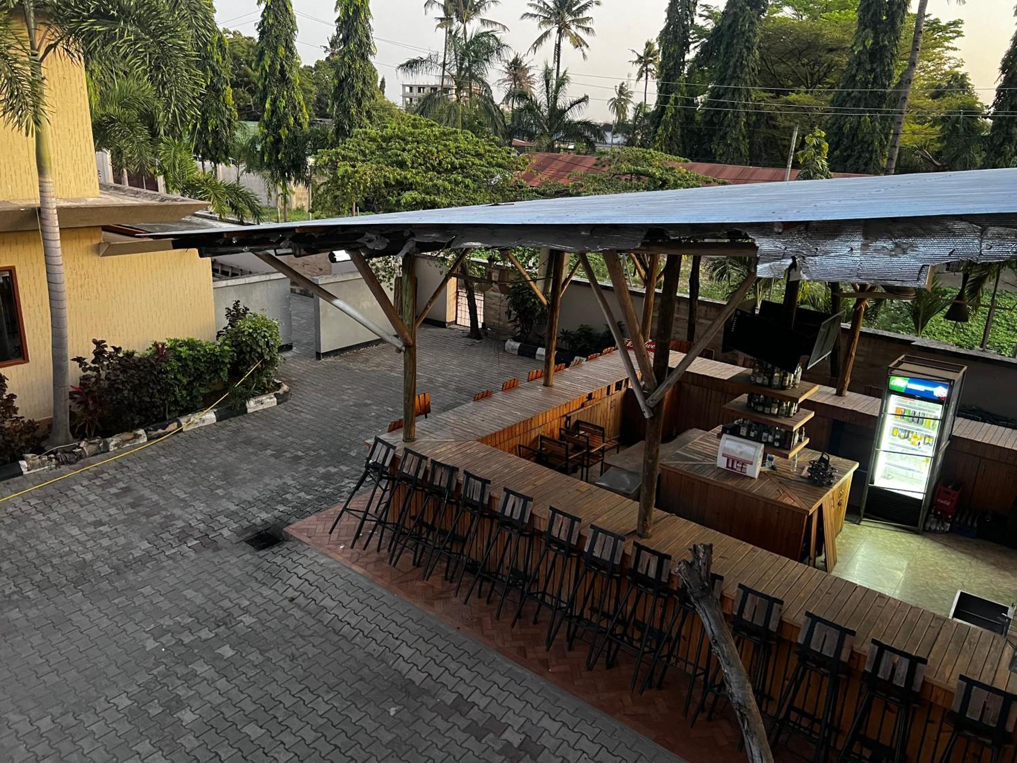K27 Premier Backpackers Vandrarhem Dar es Salaam Exteriör bild