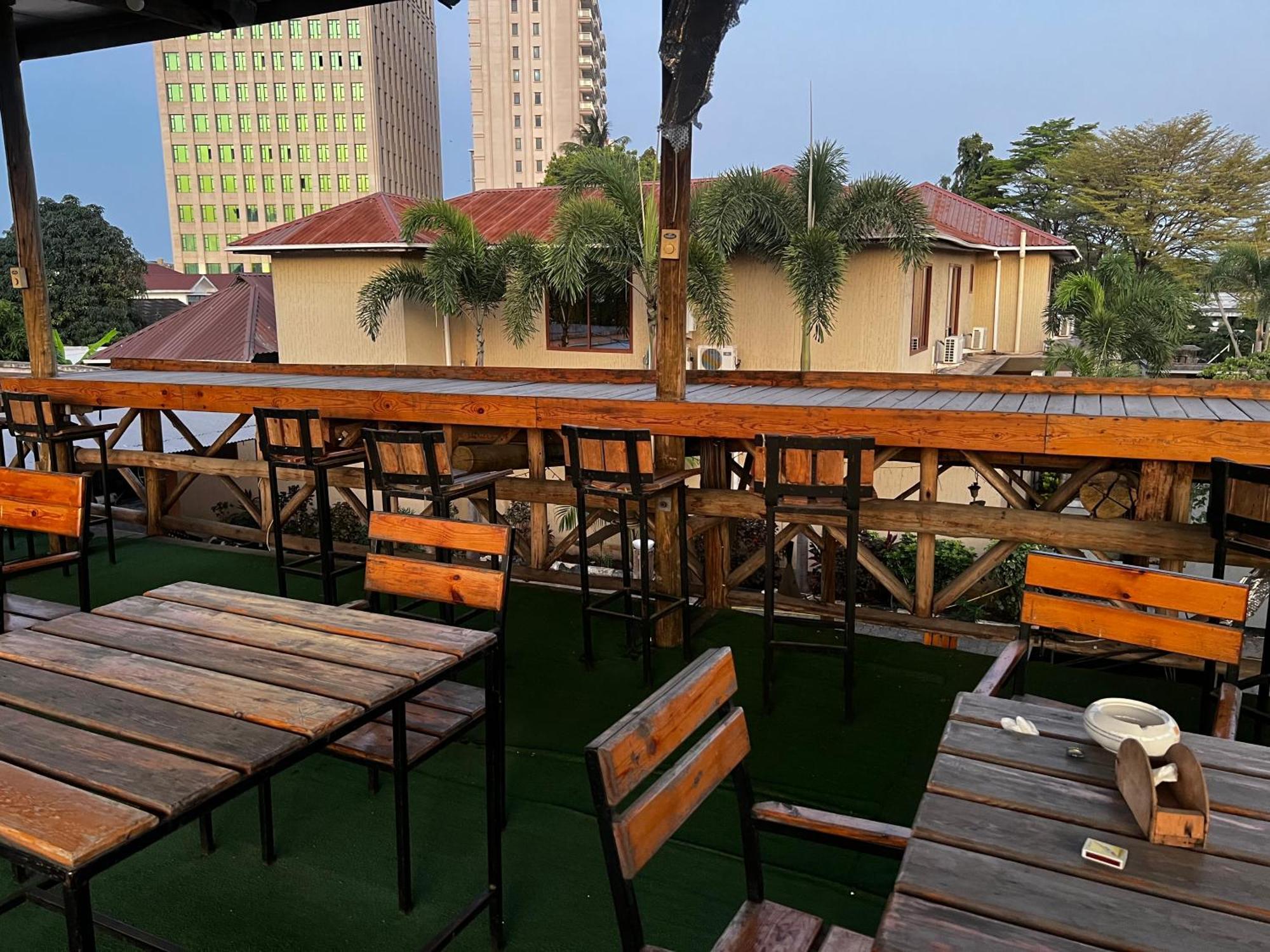 K27 Premier Backpackers Vandrarhem Dar es Salaam Exteriör bild