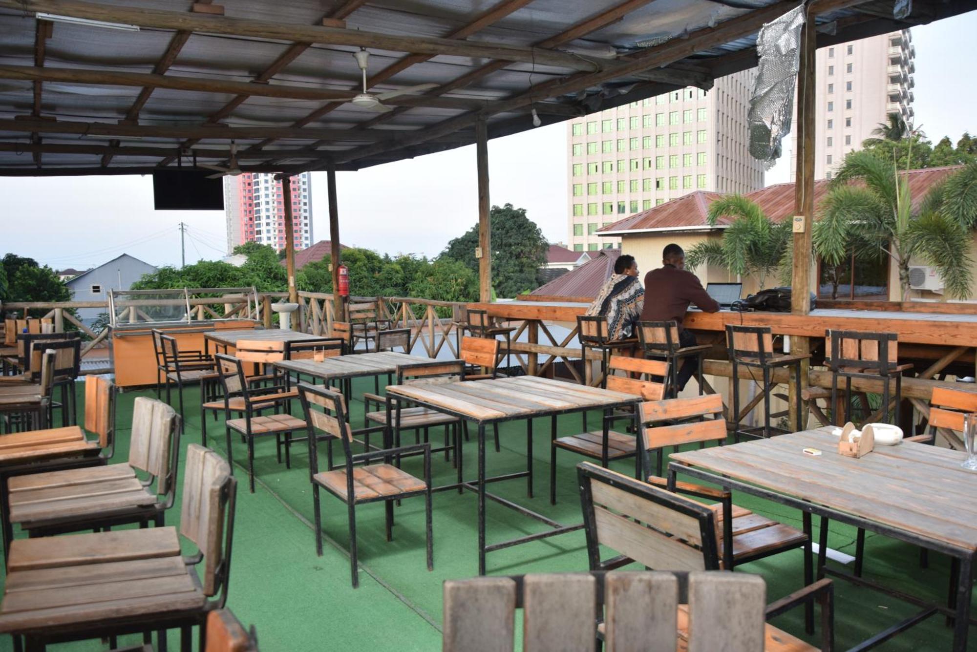 K27 Premier Backpackers Vandrarhem Dar es Salaam Exteriör bild