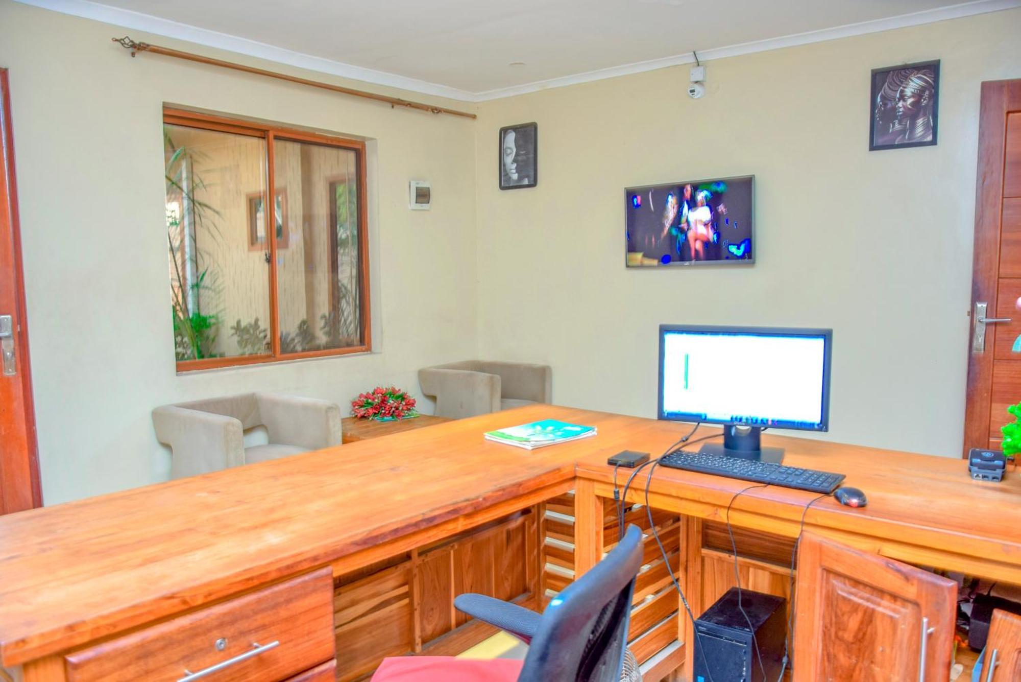 K27 Premier Backpackers Vandrarhem Dar es Salaam Exteriör bild