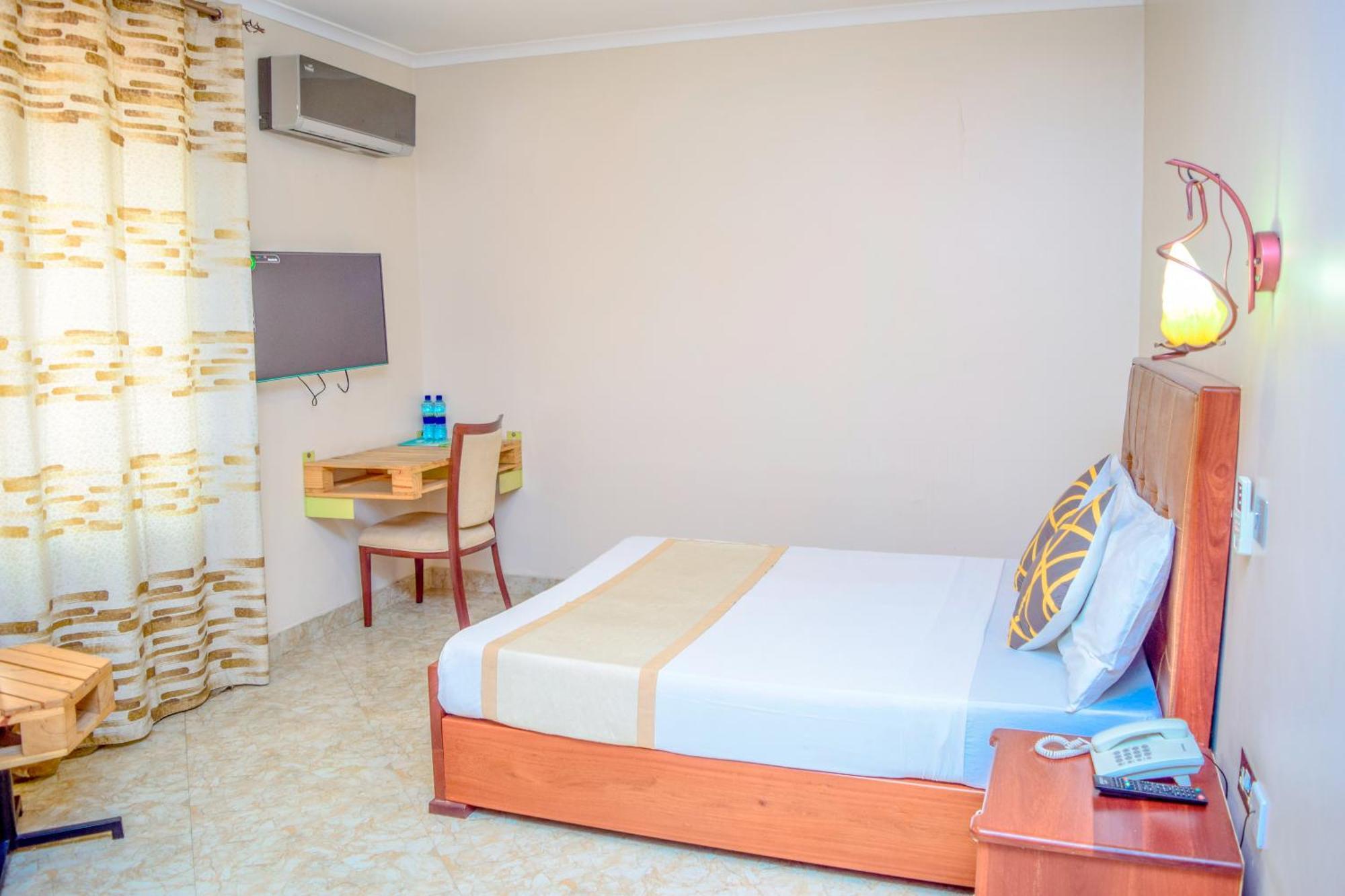 K27 Premier Backpackers Vandrarhem Dar es Salaam Exteriör bild