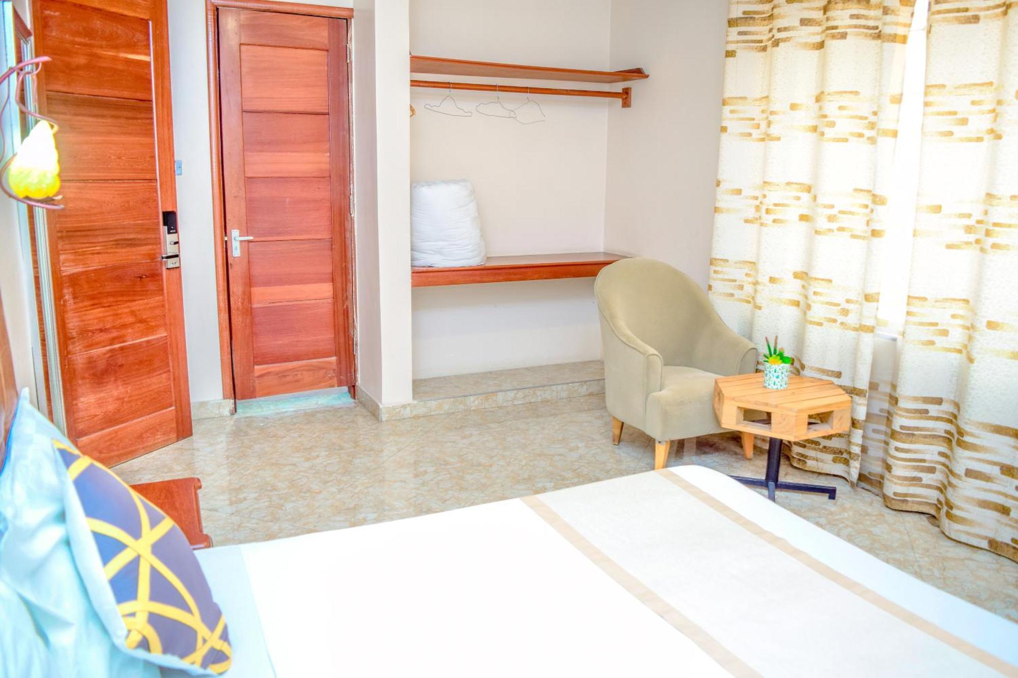 K27 Premier Backpackers Vandrarhem Dar es Salaam Exteriör bild
