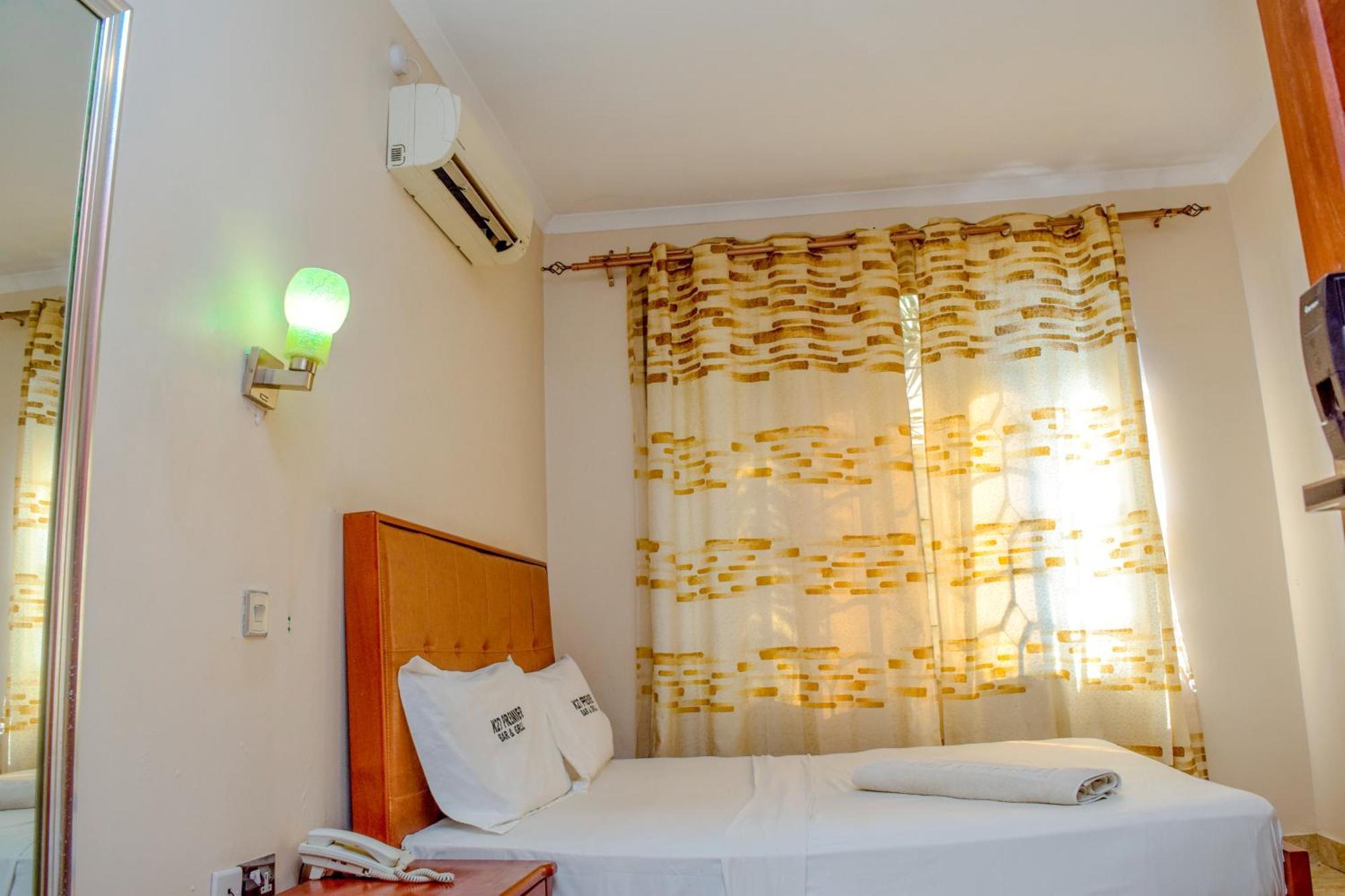 K27 Premier Backpackers Vandrarhem Dar es Salaam Exteriör bild