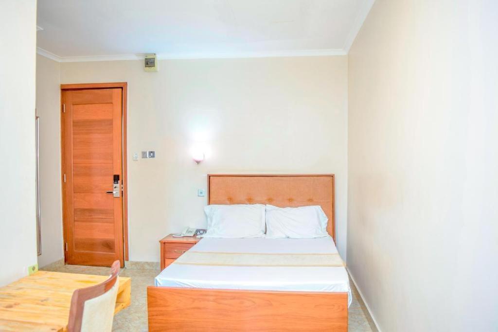 K27 Premier Backpackers Vandrarhem Dar es Salaam Exteriör bild